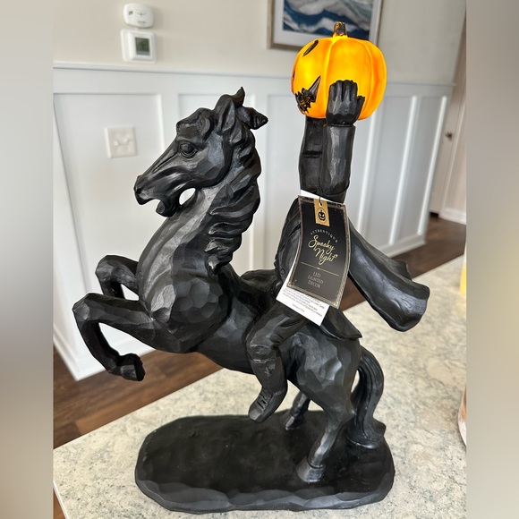 NWT Spooky Night Headless Horseman Statue. - Picture 5 of 6